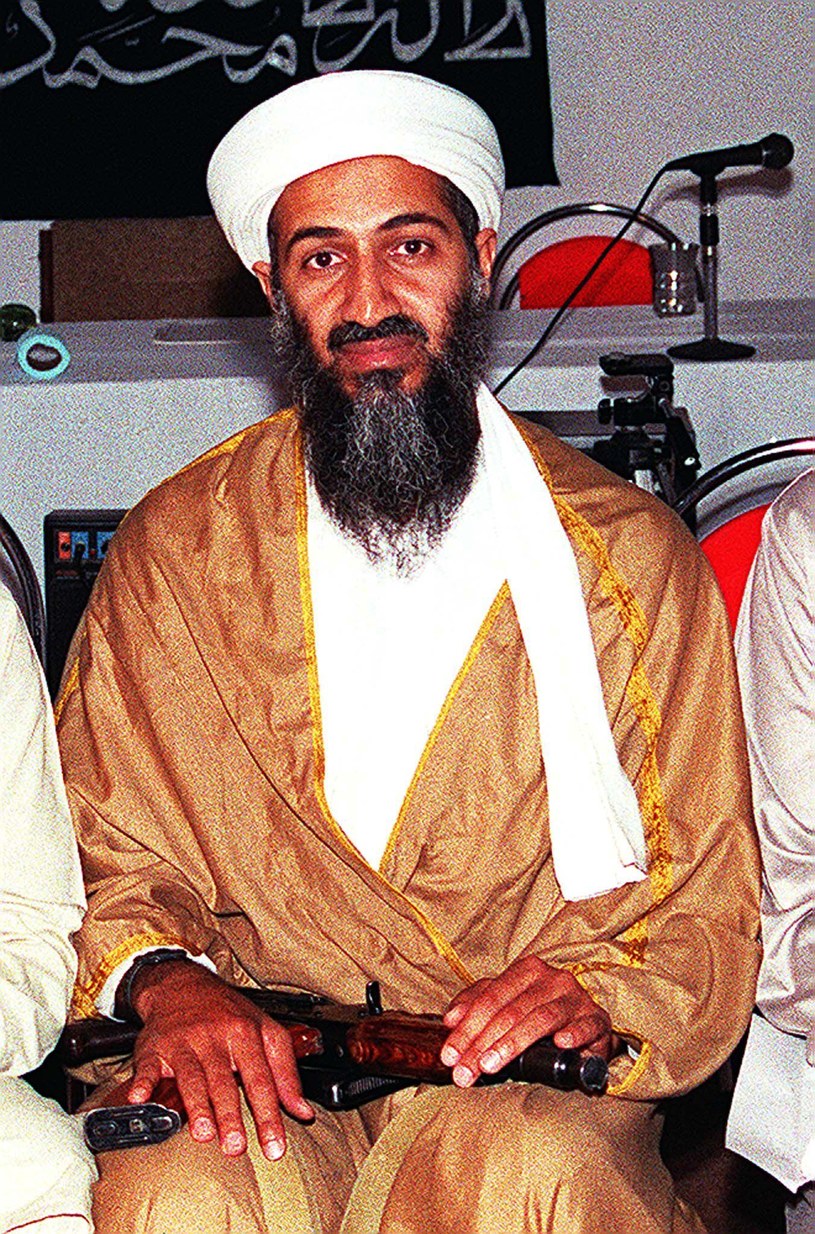 Osama bin Laden zawsze pojawiał się z Automatem Kałasznikowa /AFP