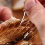 Ość stanęła w gardle? Sprawdź, co trzeba zrobić w takiej sytuacji