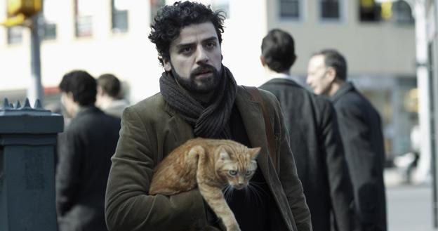 Oscar Isaac w filmie "Co jest grane, Davis?" /materiały prasowe