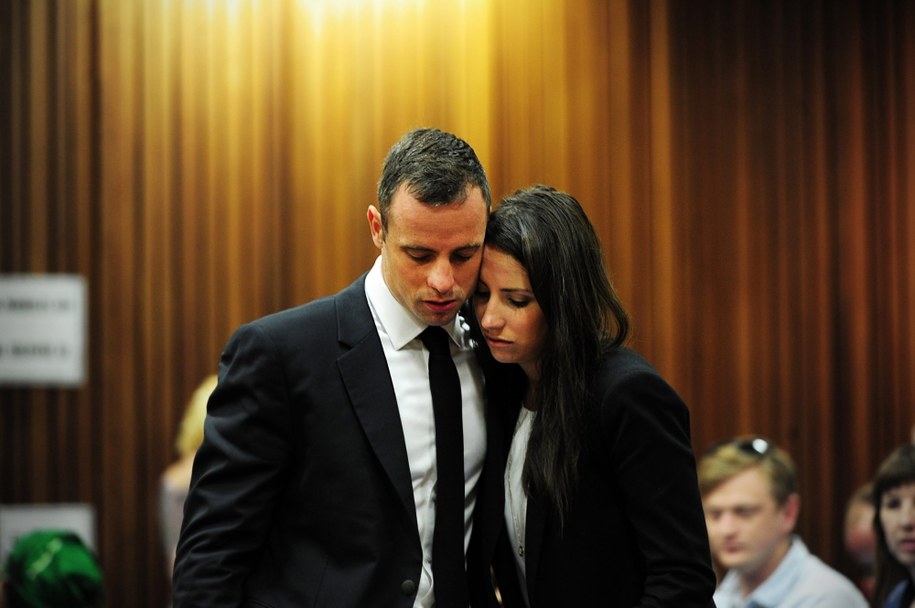 Oscar Pistorius i jego siostra /Leon Sadiki/POOL /PAP/EPA