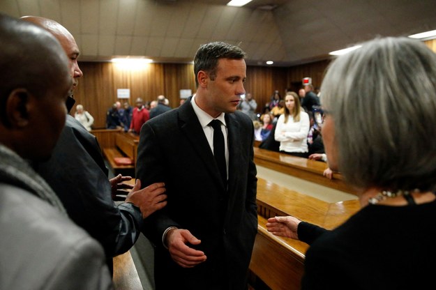Oscar Pistorius na sali sądu /MARCO LONGARI /East News