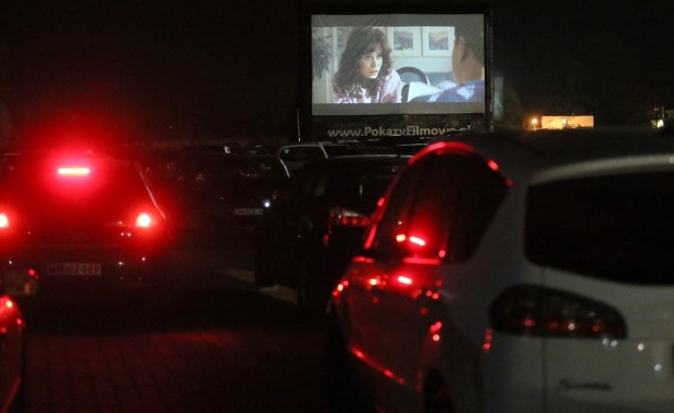 Oscarowa klasyka i polskie premiery. A widzowie w autach