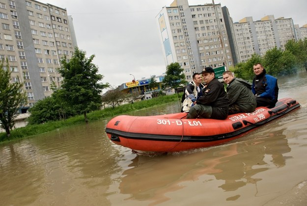 Osiedle Kozanów we Wrocławiu zalane przez wodę ze Ślęzy i Odry. Zdjęcie archiwalne, 2010  rok /Grzegorz Hawałej  /PAP