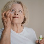 Osiem czynników, które postarzają twoją skórę bardziej niż wiek. Masz na nie wpływ