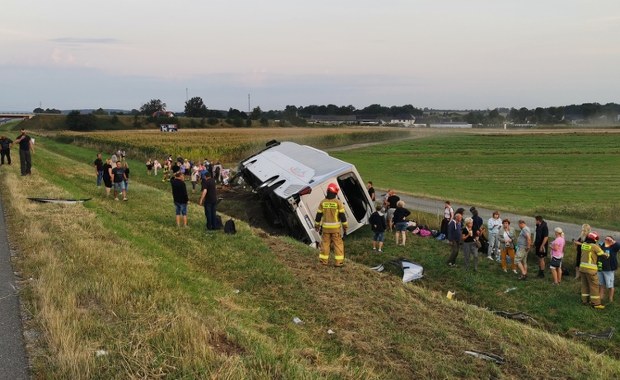 Osiem osób rannych w wypadku na A4. Autokar zderzył się z busem