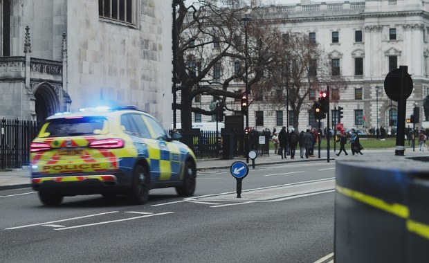 Osiem osób zatrzymanych w Wielkiej Brytanii. Planowali zamach terrorystyczny
