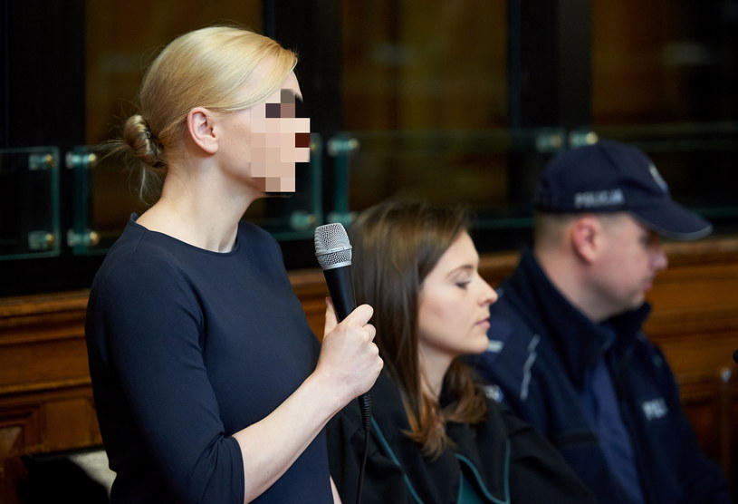 Oskarżona Katarzyna P. z obrońcą mec. Anną Żurawską na podczas drugiej rozprawy w procesie ws. Amber Gold /Adam Warżawa /PAP
