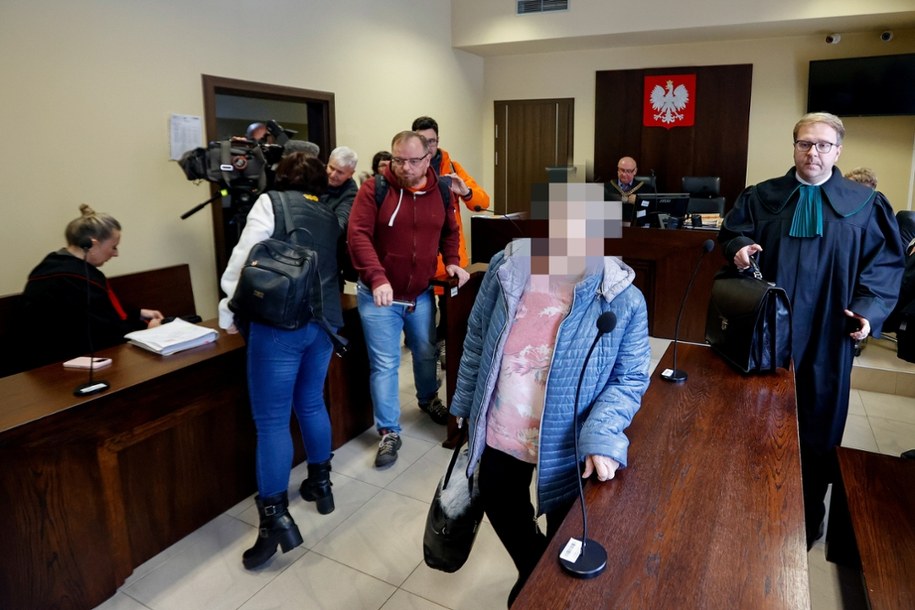 Oskarżona Teresa D. (C) na sali rozpraw Sądu Rejonowego w Myszkowie. /Waldemar Deska /PAP