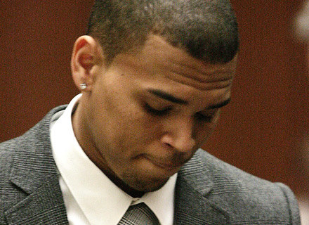 Oskarżony Chris Brown przed sądem /arch. AFP