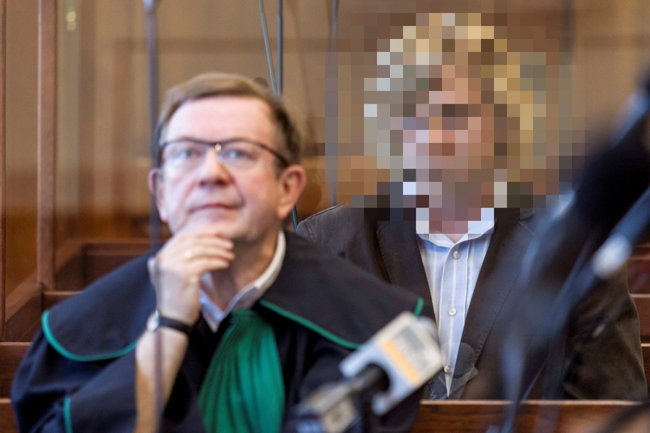 Oskarżony Łukasz R. (P) i adwokat Zbigniew Piątkowski (L) /Aleksander Koźmiński /PAP