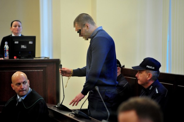 Oskarżony Mateusz S. na ławie oskarżonych przed rozpoczęciem procesu w Sądzie Okręgowym w Szczecinie /Marcin Bielecki /PAP