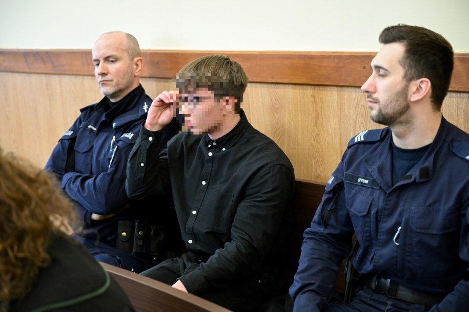 Oskarżony Oskar I. (C) na sali rozpraw Sądu Rejonowego w Słupsku /Piotr Kowala /PAP