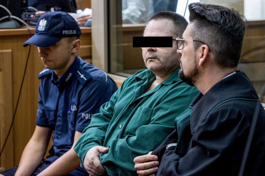 Oskarżony Robert J. oraz jego adwokat Łukasz Chojniak na sali w Sądu Okręgowego /Art Service 2 /PAP
