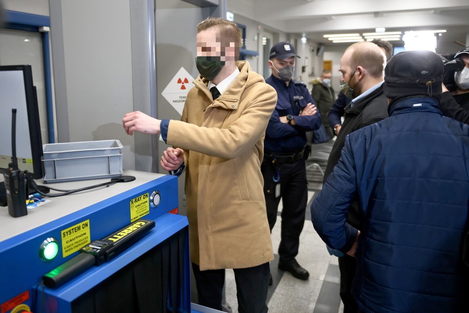 Oskarżony w sprawie śmierci Ewy Tylman Adam Z. na korytarzu Sądu Okręgowego w Poznaniu /Jakub Kaczmarczyk /PAP