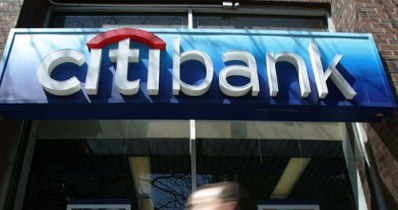 Oskarżonym jest Citibank, który nie udzielił klientom ważnych informacji /AFP