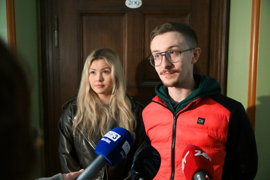 Oskarżyciele posiłkowi Vanessa Breza-Jenssen (L) i Tomasz Bednarek (P) w Sądzie Okręgowym w Gdańsku /Andrzej Jackowski /PAP