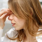 udar cieplny objawy Osłabienie, gorączka i wymioty. Uważaj, to może być udar cieplny