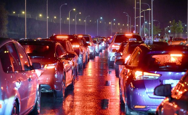 Oślepiasz innych kierowców? Sprawdź, czy Ty też popełniasz ten błąd!