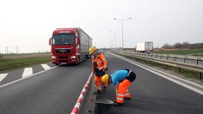 ​Ośmiokilometrowa plama oleju, zderzenie dwóch tirów. Utrudnienia na A4