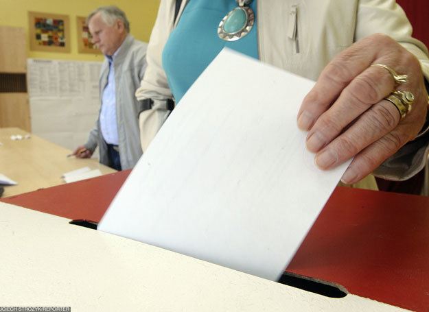 Osoba, która udzieliła pełnomocnictwa, może głosować osobiście w lokalu komisji /Wojciech Strozyk/REPORTER /East News