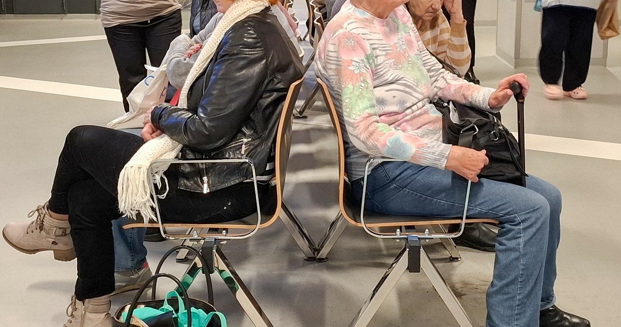 Osoba ubezpieczona w NFZ ma prawo do korzystania ze świadczeń lekarza podstawowej opieki zdrowotnej również w formie wizyty domowej. /Piotr Kamionka /Reporter