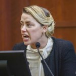Amber Heard Osobowość histrioniczna. To ona popchnęła Amber Heard do afer i awantur?