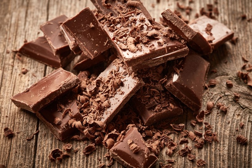 Osoby, które mają problemy cerą, nie powinny jeść czekolady /123RF/PICSEL