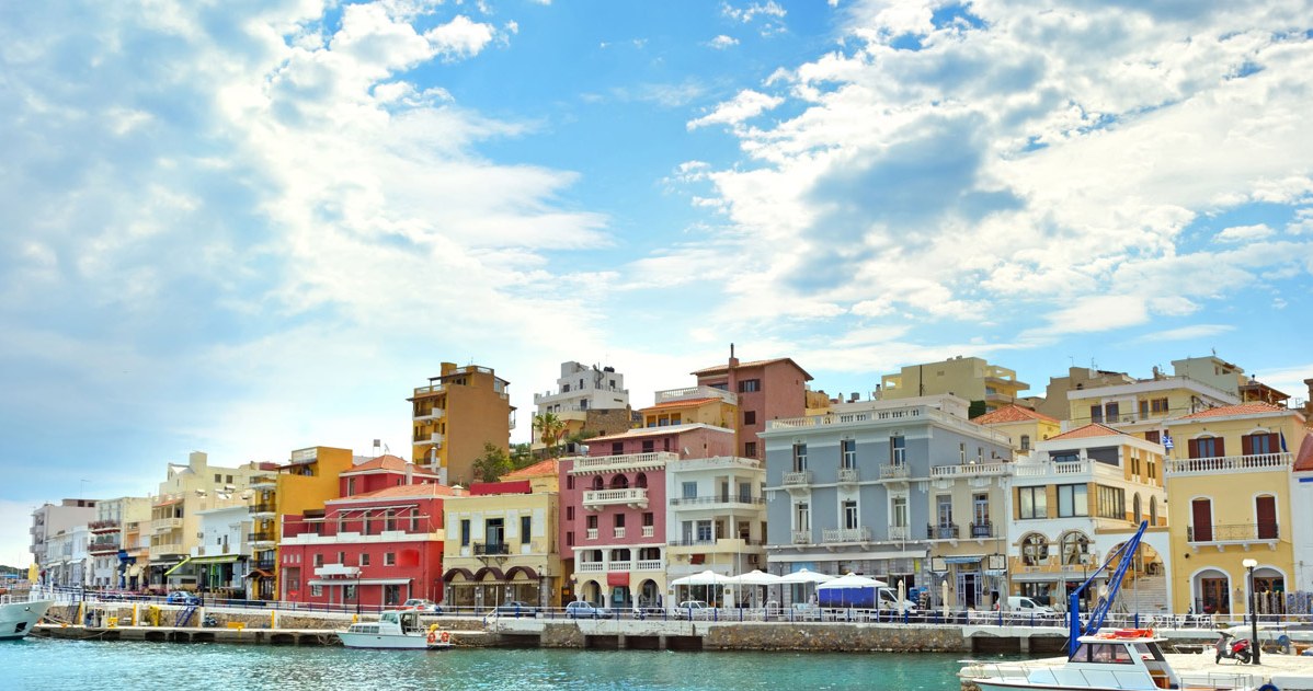 Osoby, które zdecydowały się spędzić emeryturę na Krecie, podkreślają, że życie tutaj jest prostsze i bardziej harmonijne. /123RF/PICSEL