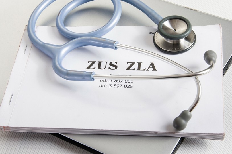 Osoby na zwolnieniu lekarskim są regularnie kontrolowane przez ZUS /Michał Woźniak /East News
