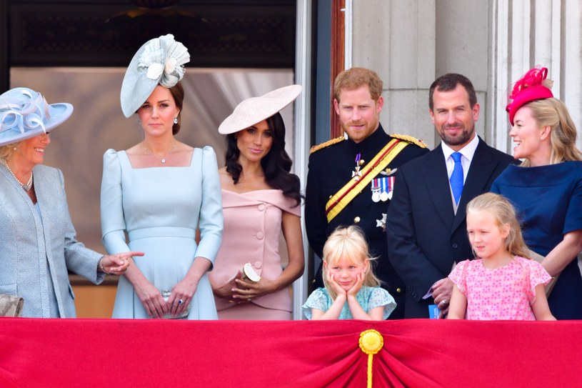 Ostatecznie bycie w cieniu monarchii nie spodobało się Meghan i z mężem postanowiła opuścić Wielką Brytanię i żyć na własny rachunek /James Devaney /Getty Images
