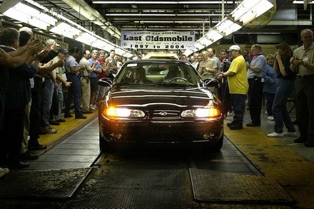 Ostatni oldsmobile wyjeżdża z fabryki /Informacja prasowa