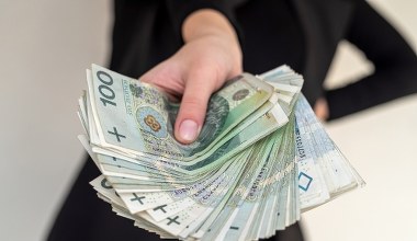 Ostatni termin wypada w piątek, 2400 zł z ZUS. Oni dostaną potrójny przelew