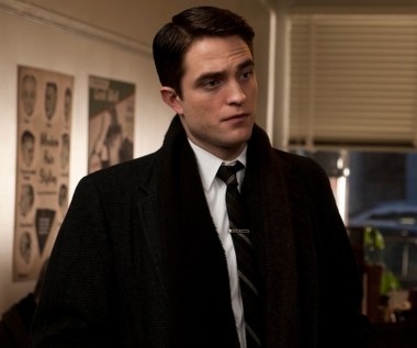 Ostatnią ekranową rolą Pattinsona pozostaje występ w filmie "Life" Antona Corbijna. W obrazie, który ominął polskie ekrany, gwiazdor zagrał fotografa magazynu "Life" - Dennisa Stocka. Film Corbijna koncentrował się na przyjaźni artysty z aktorem Jamesem Deanem (Stock był autorem słynnego zdjęcia gwiazdora "Buntownika bez powodu" na nowojorskim Times Square).