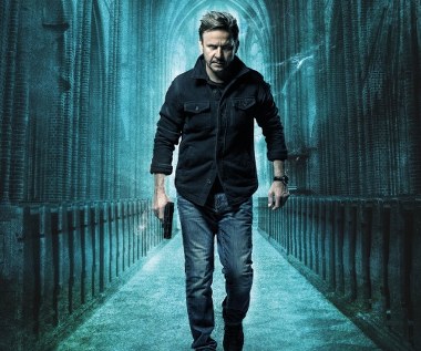 Ostatnią kinową rolą Bartłomieja Topy pozostaje występ w kryminale Mariusza Gawrysia "Sługi boże" (2016). Aktor wcielił się w postać komisarza Warskiego, kierującego śledztwem w sprawie śmierci pewnej młodej Niemki, która rzuciła się z wieży wrocławskiego kościoła.

- Z jednej strony to twardy facet z pistoletem, który potrafi rozwiązywać problemy, sięgając po radykalne rozwiązania, gdy zmusza go do tego rzeczywistość. Z drugiej, jest kimś wrażliwym, potrzebującym miłości i wsparcia - tak aktor charakteryzował swego bohatera, dodając, że po raz pierwszy w karierze wystąpił w kryminale.