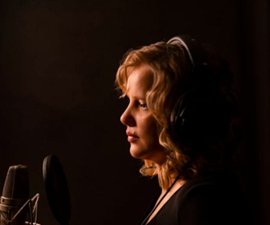 Ostatnią rolą Joanny Kulig jest występ w serialu Netflixa "The Eddy", w którym zagrała wokalistkę w małym klubie jazzowym “The Eddy", znajdującym się w wielokulturowej dzielnicy współczesnego Paryża. Polska aktorka zaśpiewała w całym serialu kilkanaście wciągających bez reszty utworów (większość w języku angielskim, kilka po francusku), które zostały napisane na potrzeby produkcji przez legendarnego, nagrodzonego sześcioma Emmy producenta muzycznego Glena Ballarda.

"Znaczący jest tu nie tylko niepodważalny talent wokalny polskiej aktorki, co umiejętność wykreowania postaci zdecydowanie temperamentnej, wybuchowej, wyrzucającej z siebie coraz bardziej wymyślne wiązanki przekleństw w trzech językach: angielskim, francuskim i polskim" - pisał po premierze serialu recenzent Interii.