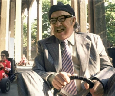 Ostatnia wielka rola Gene'a Hackmana. Narzekał, że za mało mu za nią zapłacili