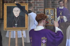 Ostatnie pożegnanie arcybiskupa Henryka Hosera
