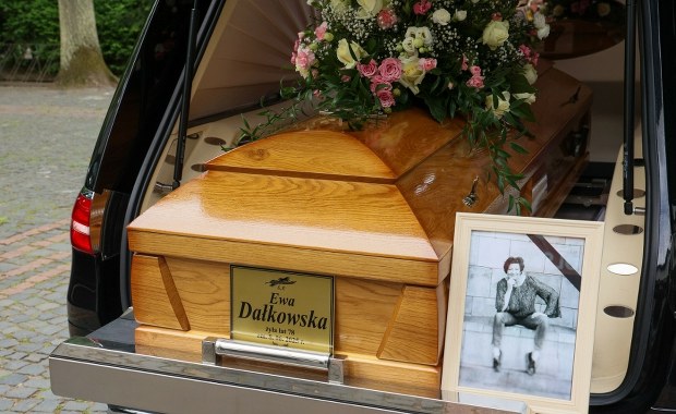 Ostatnie pożegnanie Ewy Dałkowskiej. "Trudno pogodzić się z Jej odejściem"