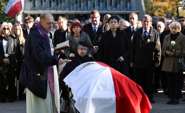 Ostatnie pożegnanie Leszka Moczulskiego. Opozycjonista spoczął na Powązkach