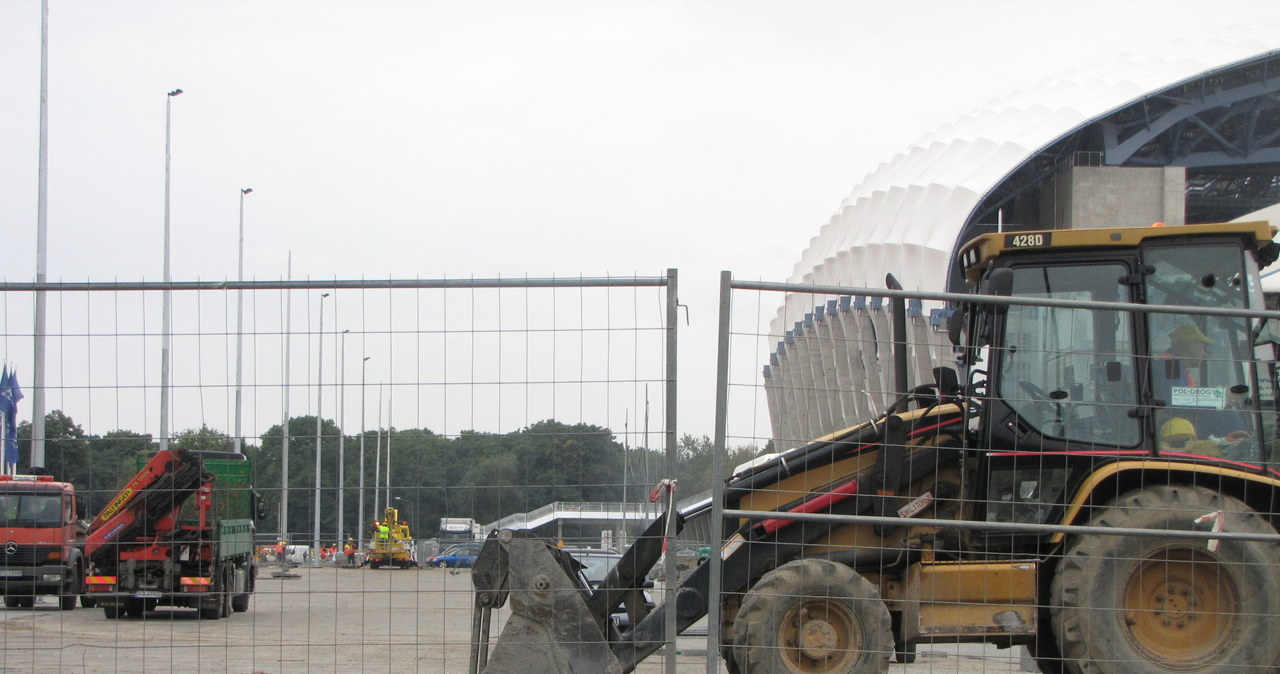 Ostatnie prace przed oddaniem stadionu na Euro 2012