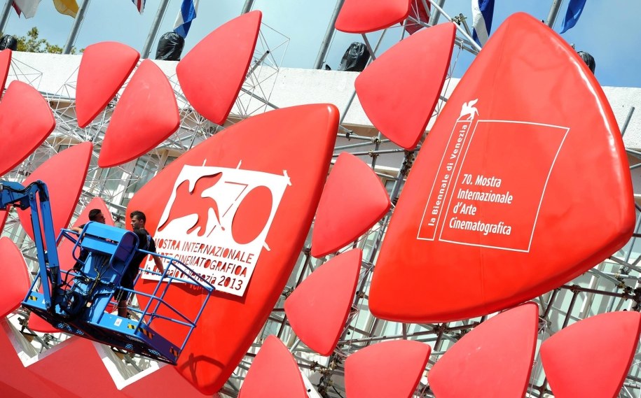 Ostatnie przygotowania do weneckiego festiwalu /ETTORE FERRARI /PAP/EPA