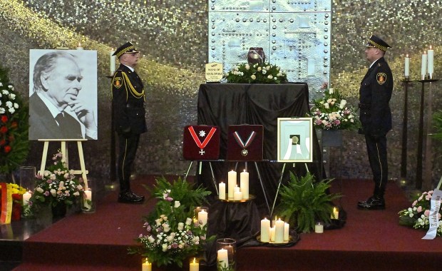 Ostatnie rozdanie. Wiesław Myśliwski spoczął na Powązkach Wojskowych