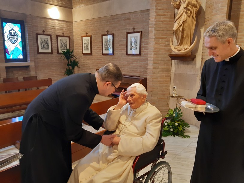 Ostatnie spotkanie ks. prałata Pawła Ptasznika z papieżem Benedyktem XVI, luty 2022 roku /archiwum prywatne