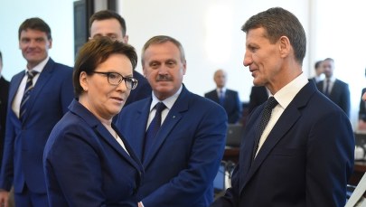 Ostatnie takie zakupy rządu. 100 aut - od limuzyn po ciężarówki