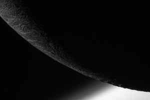 Ostatnie zbliżenie sondy Cassini do księżyca Enceladus