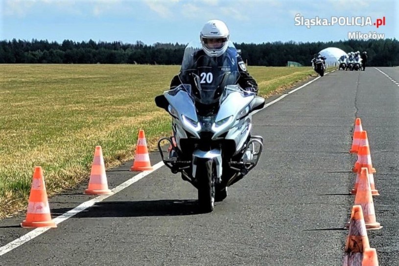Ostatnio przeszkolenie na nowych motocyklach przeszli policjanci z Mikołowa, Katowic i Gliwic. Kurs przeprowadzono w ośrodku doskonalenia jazdy w wielkopolskich Bednarach /Policja /Informacja prasowa