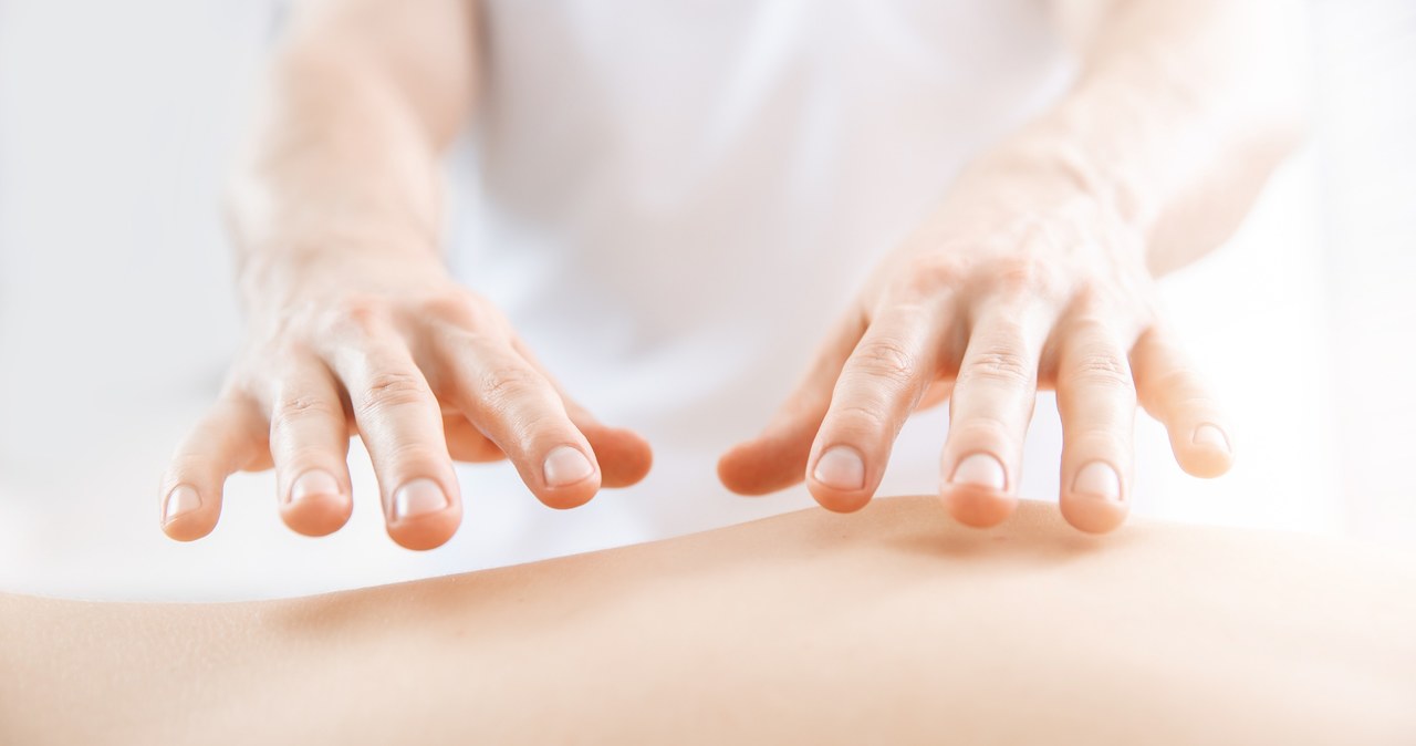 Osteopaci korzystają z licznych technik leczenia /123RF/PICSEL