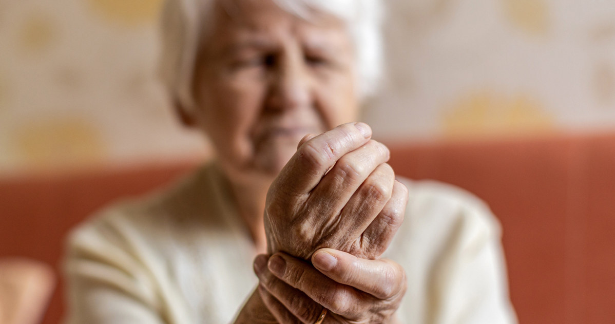 Osteoporoza wpływa nie tylko na słabą kondycję kości długich. Zaniedbywana może przyczynić się zwyrodnień w obrębie innych części ludzkiego szkieletu /123RF/PICSEL