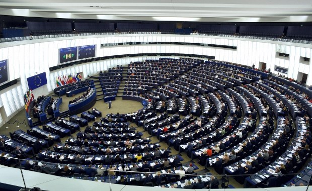 Ostra rezolucja PE o polskim KPO. Eurodeputowani apelują do Rady UE