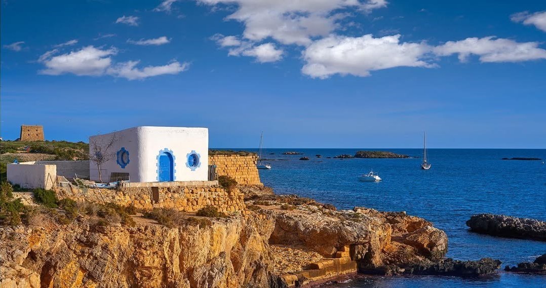 Острів Табарка в Іспанії - чудове місце для подорожі восени чи взимку /Domena publiczna